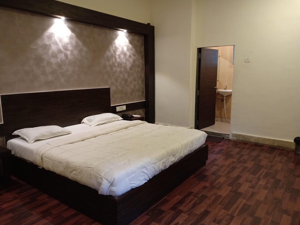 Oyo 11395 Hotel Ritz Heritage Lonavala Kültér fotó