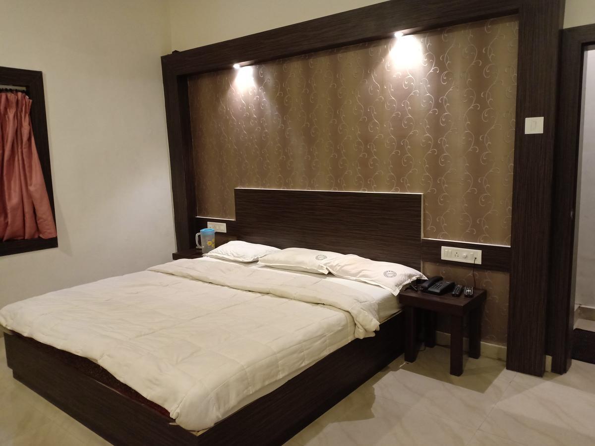 Oyo 11395 Hotel Ritz Heritage Lonavala Kültér fotó