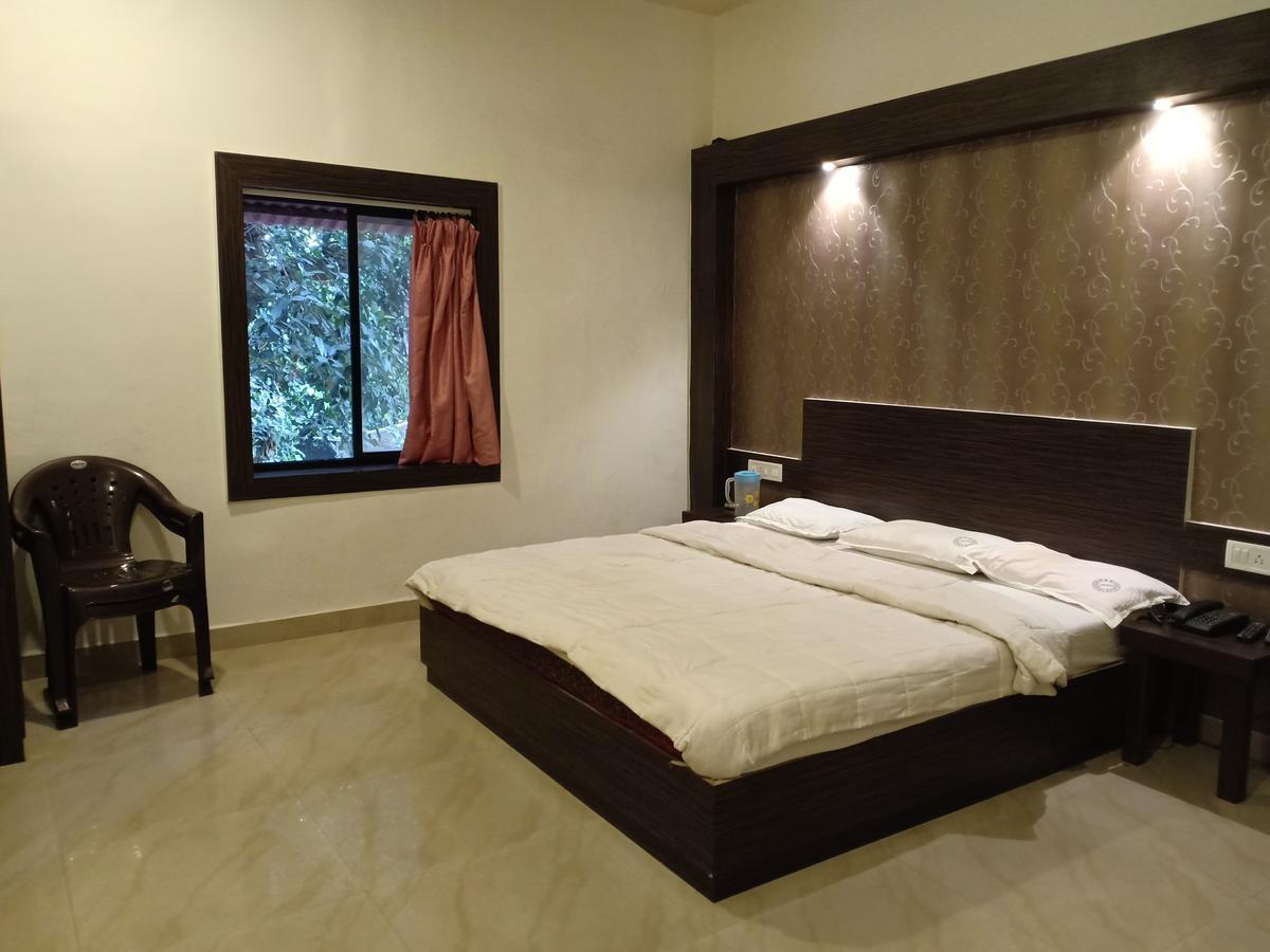 Oyo 11395 Hotel Ritz Heritage Lonavala Kültér fotó