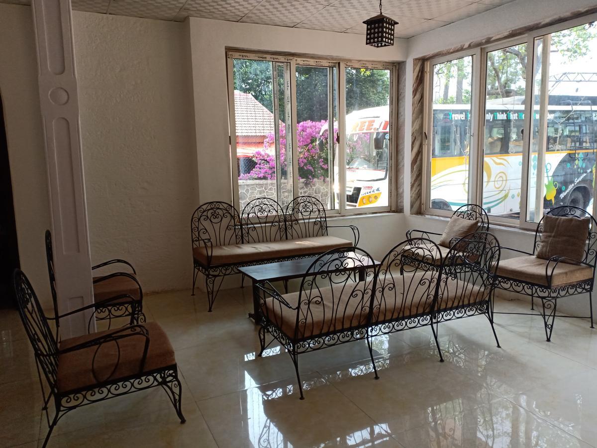 Oyo 11395 Hotel Ritz Heritage Lonavala Kültér fotó