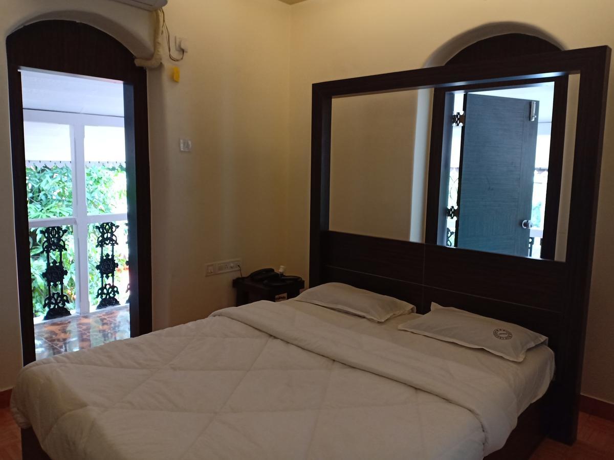 Oyo 11395 Hotel Ritz Heritage Lonavala Kültér fotó